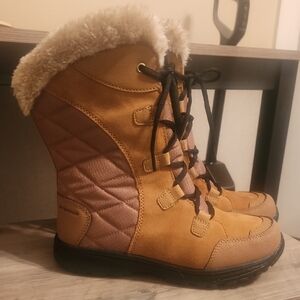 Columbia Tan and Brown Winter Boots